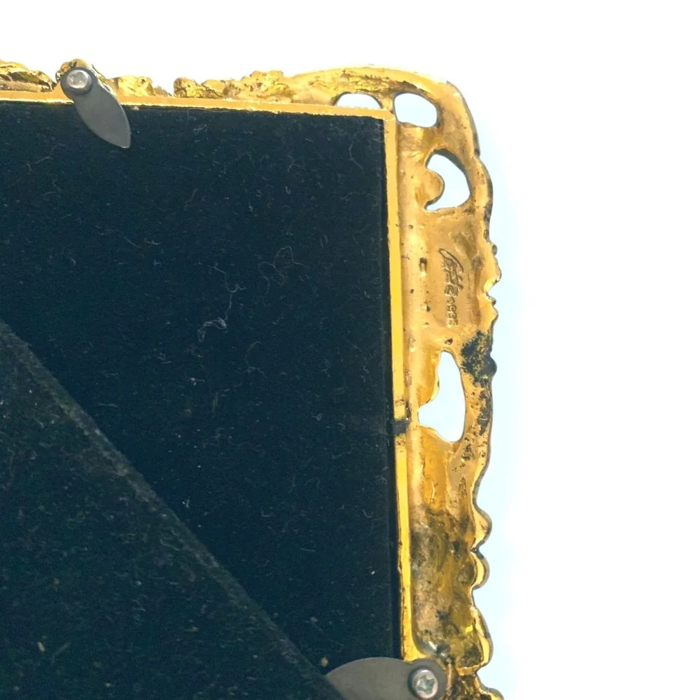 Picture Frame Brass Grape Leaf‎ Ornate Red Velvet Backing 5x7 MCM French Farm